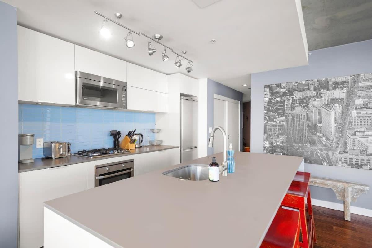 Apartment Breathtaking Water Views Downtown With Free Parking *