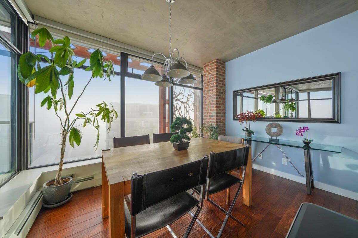 Apartment Breathtaking Water Views Downtown With Free Parking Vancouver