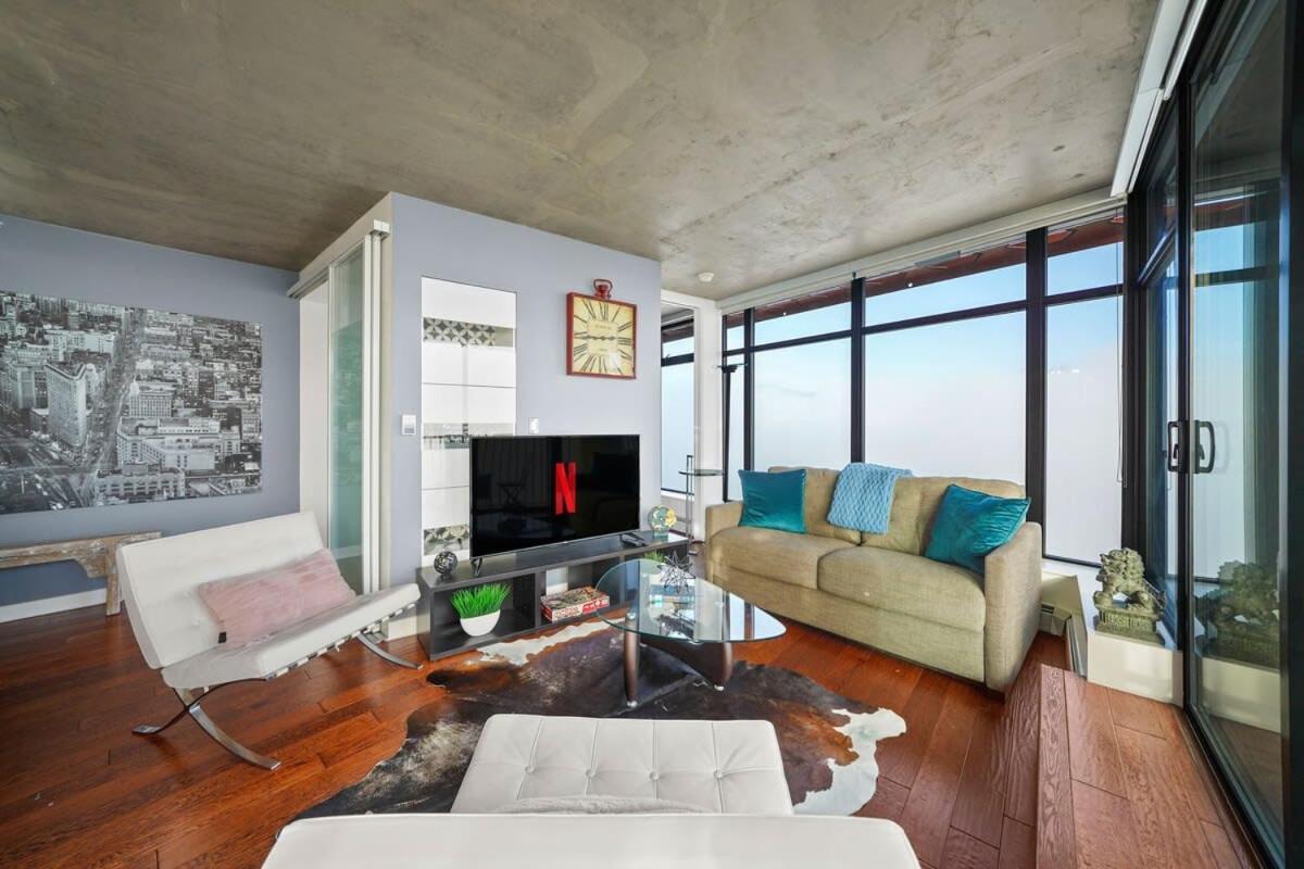 Apartment Breathtaking Water Views Downtown With Free Parking *