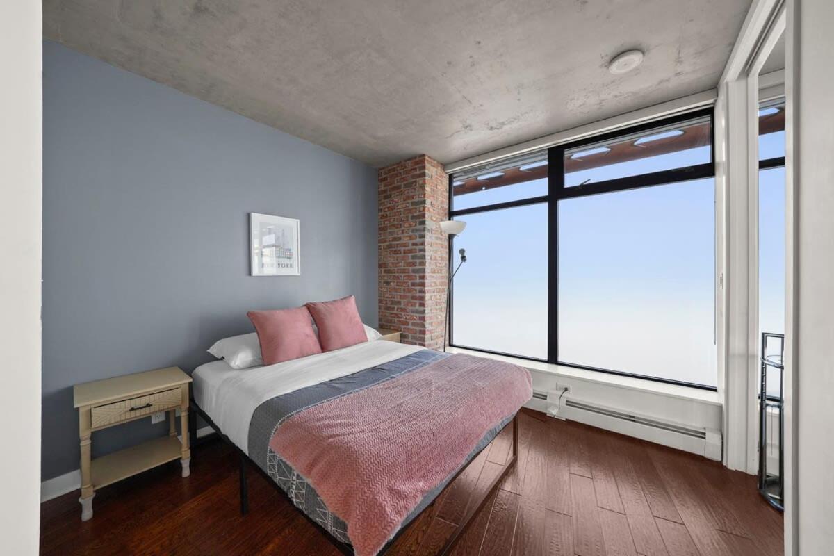 Breathtaking Water Views Downtown With Free Parking