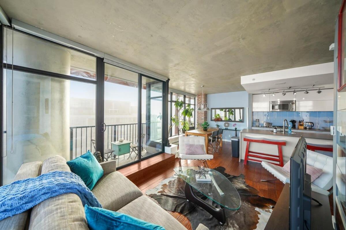 Apartment Breathtaking Water Views Downtown With Free Parking *