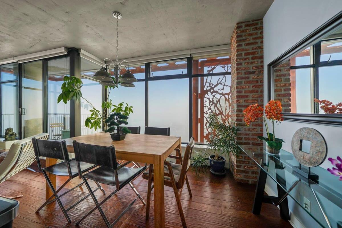 Breathtaking Water Views Downtown With Free Parking