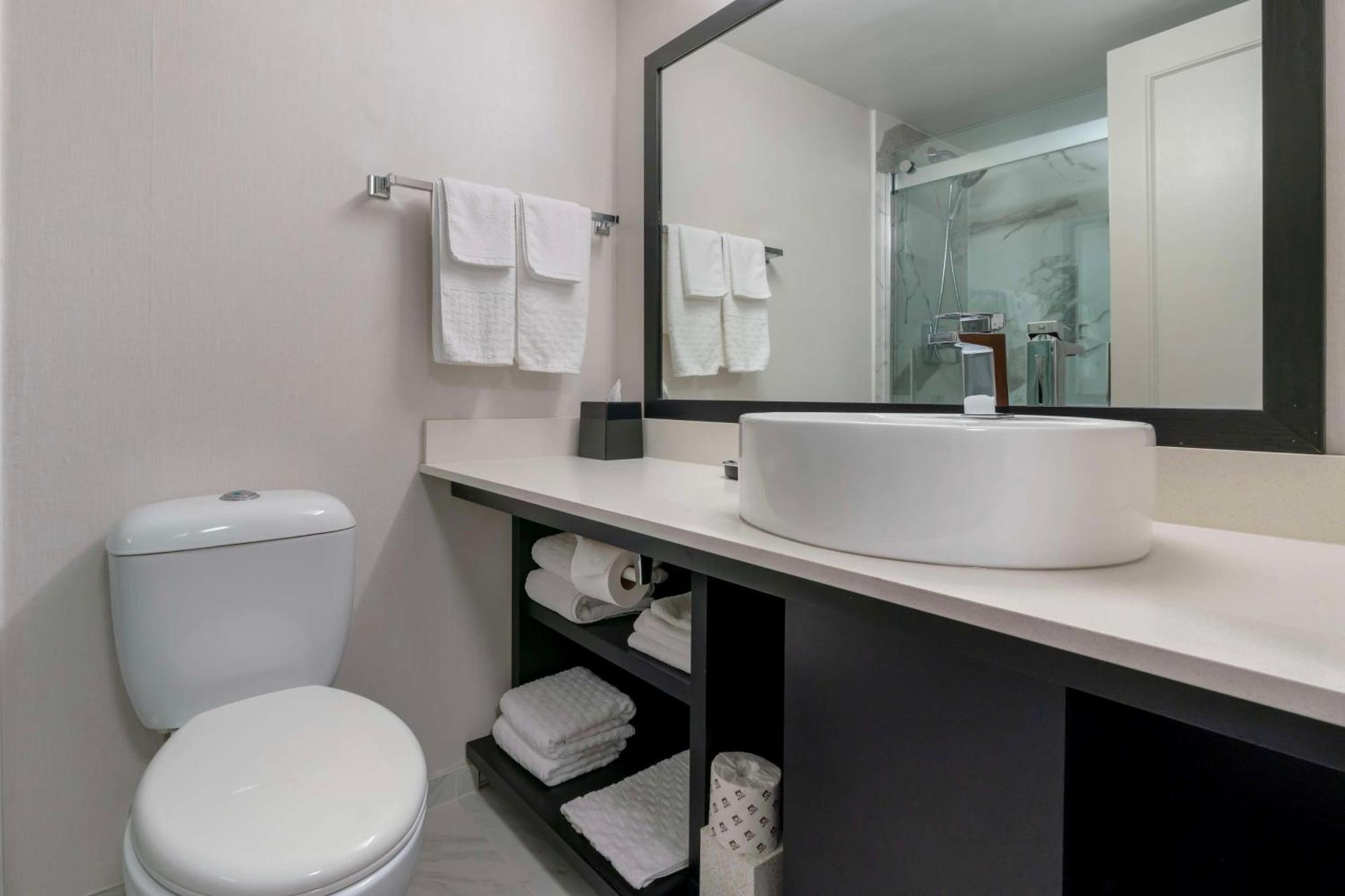 Western Sands Hotel 3*