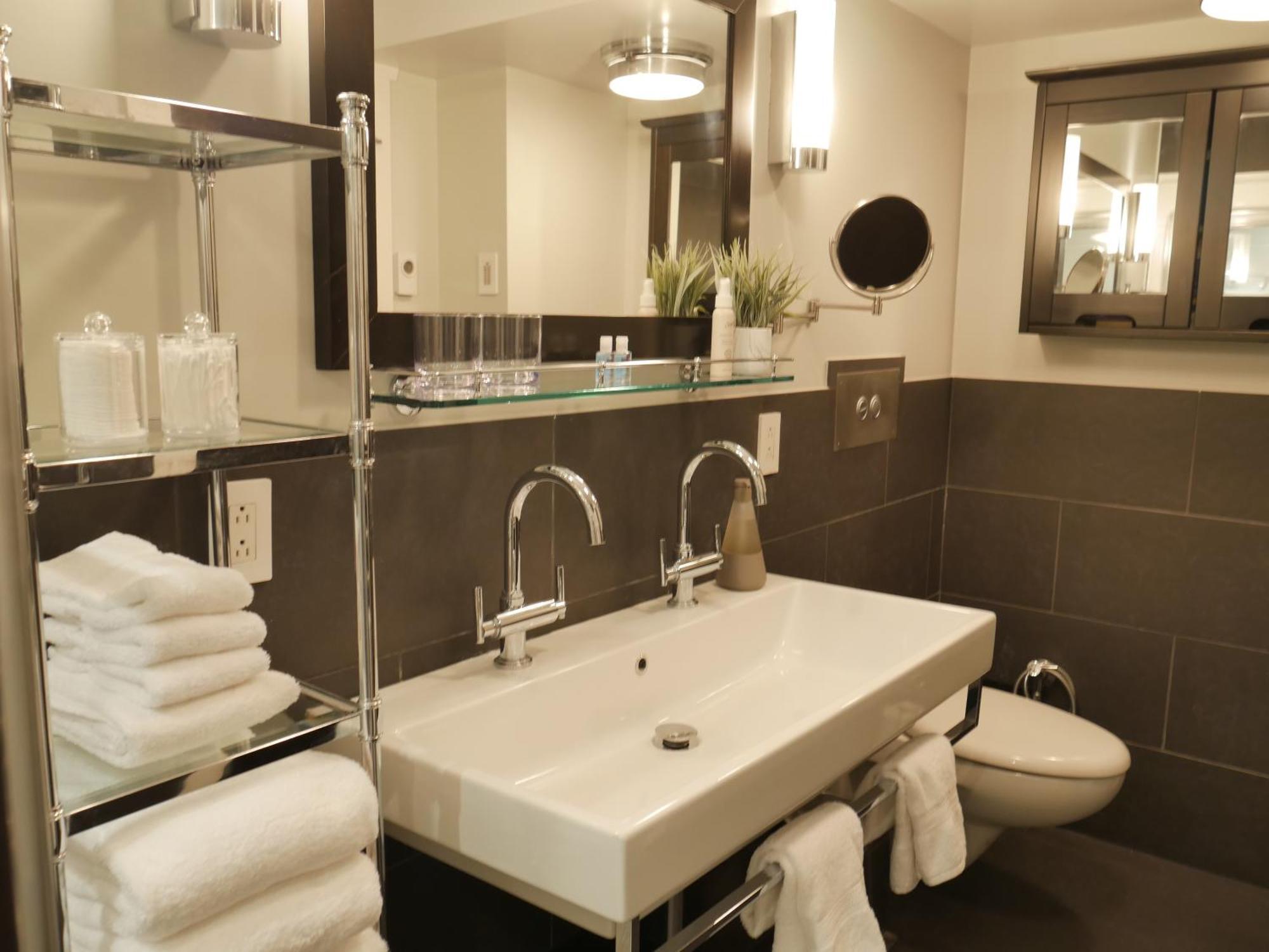Apartment Kool Kits! Family-run & Near Ubc, Downtown, Nature *