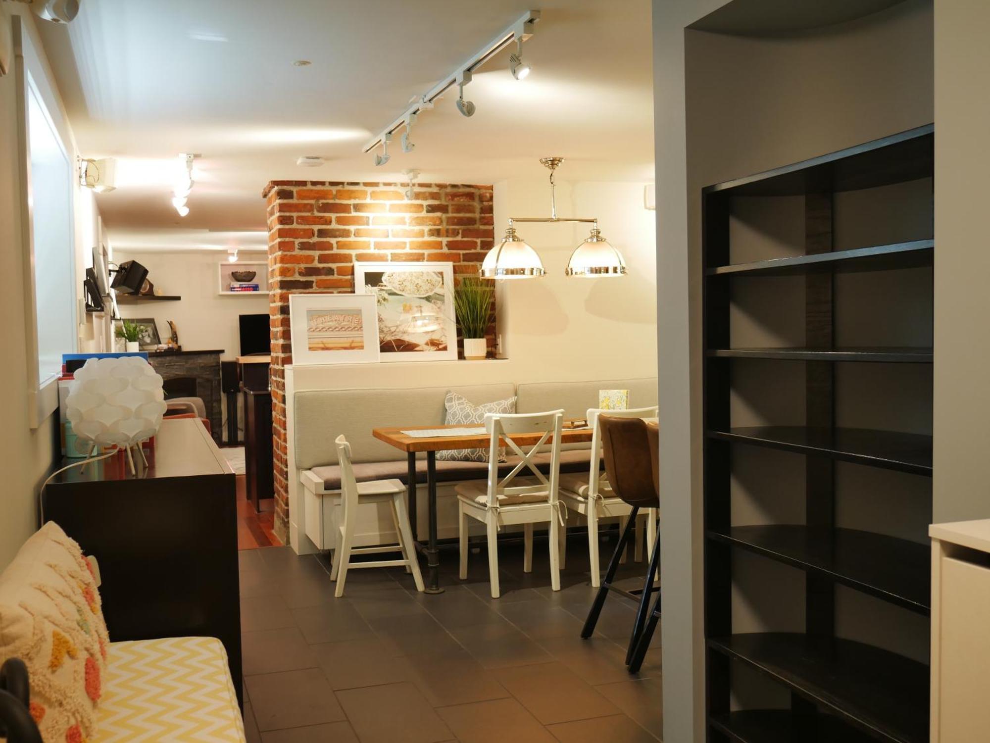 Kool Kits! Family-run & Near Ubc, Downtown, Nature Apartment *