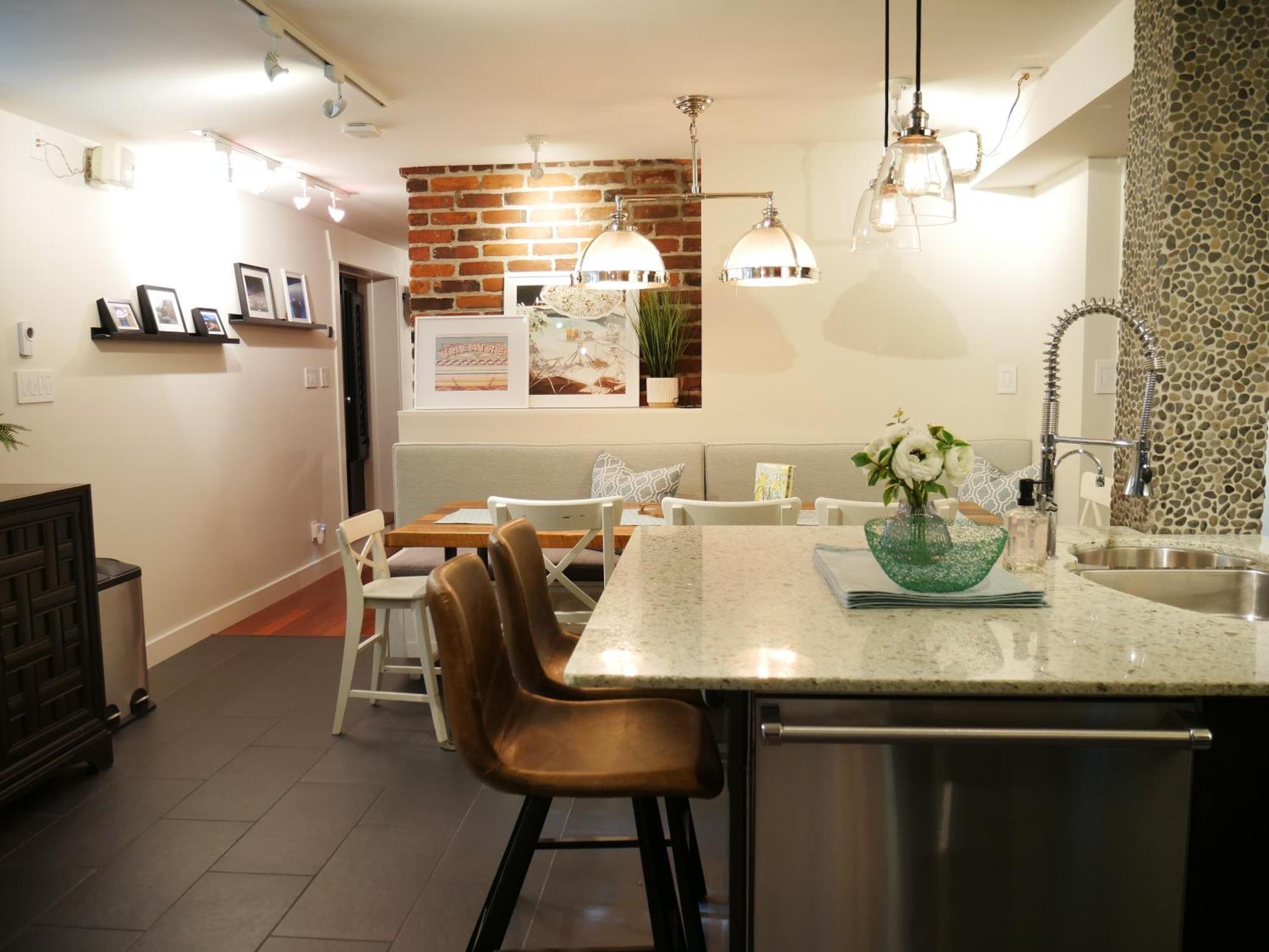 Apartment Kool Kits! Family-run & Near Ubc, Downtown, Nature