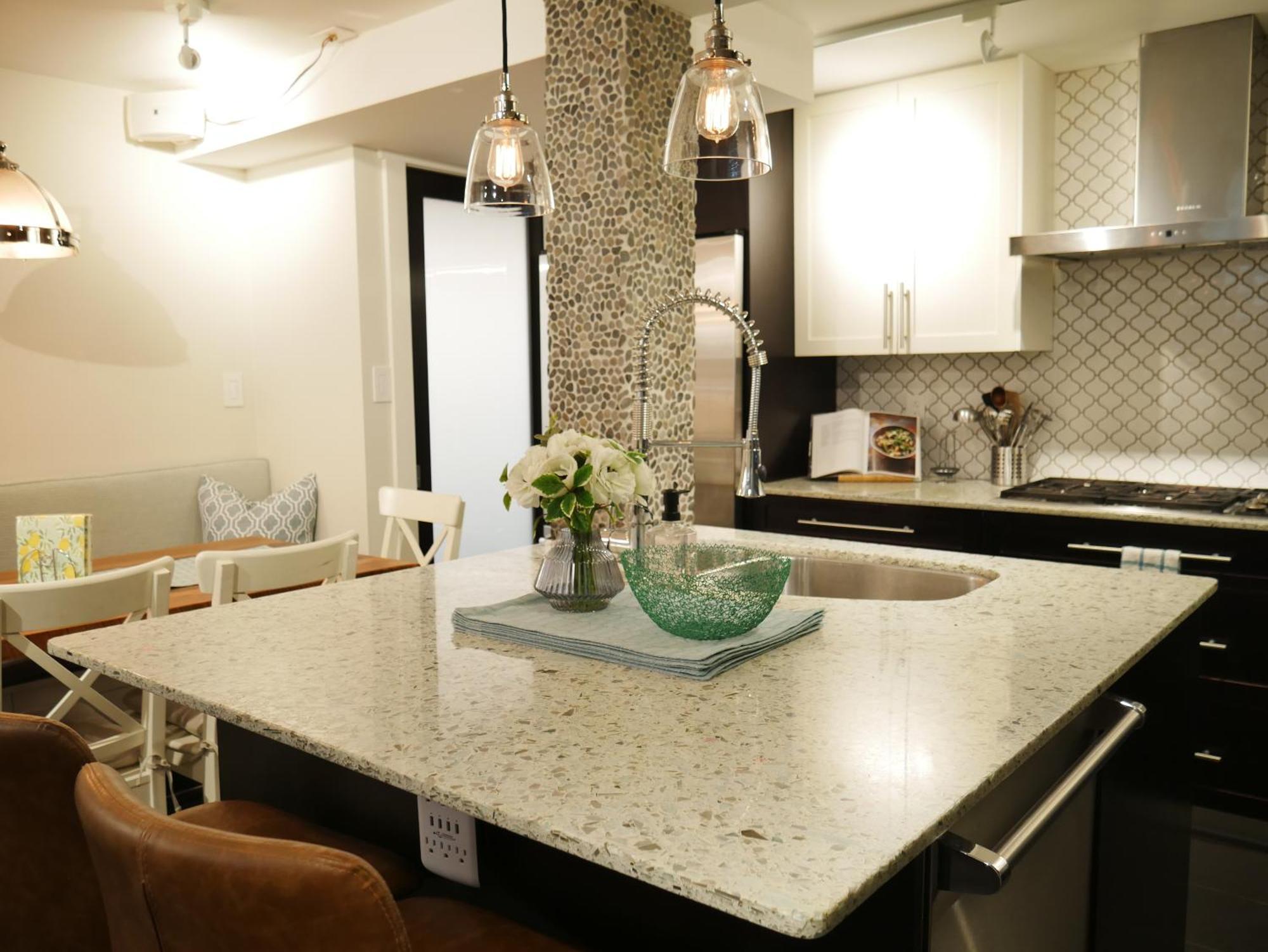 Apartment Kool Kits! Family-run & Near Ubc, Downtown, Nature Vancouver