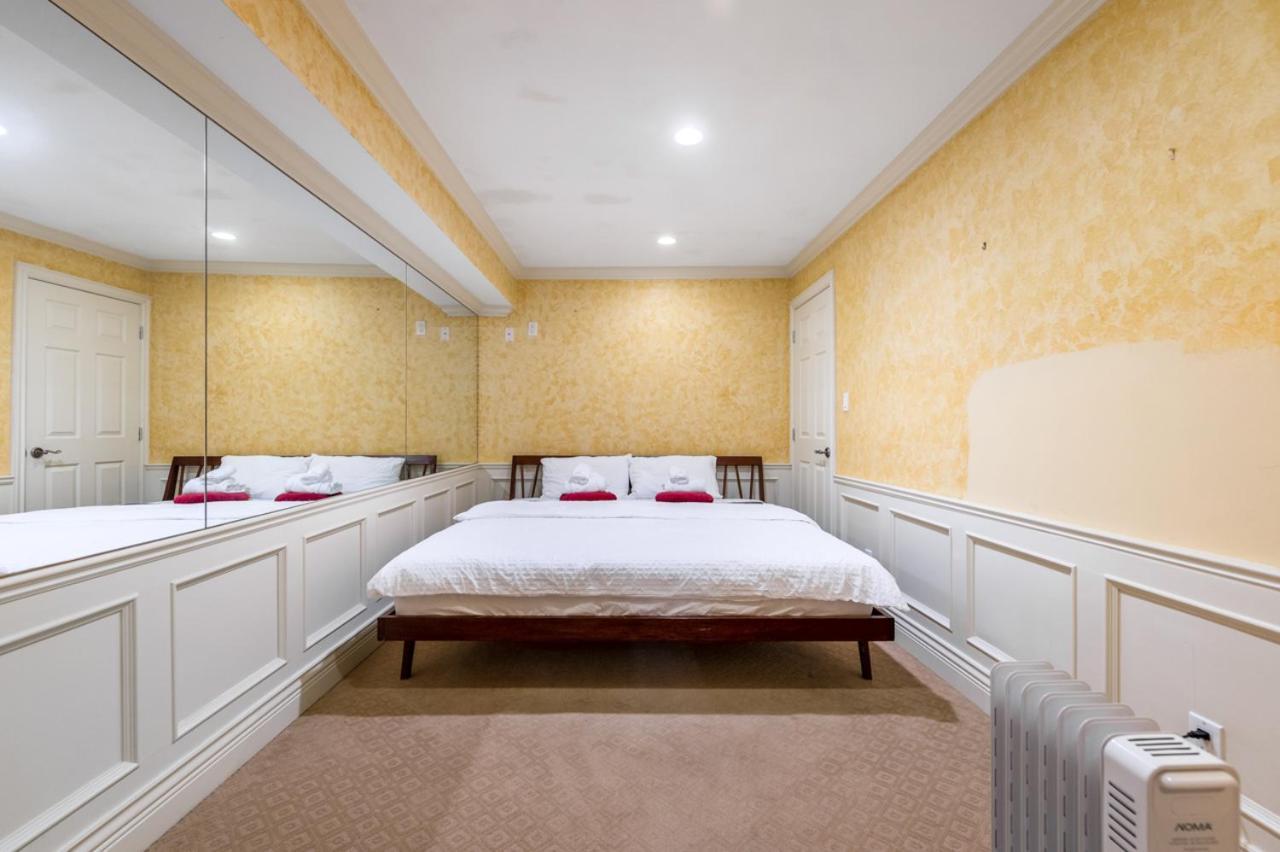 Guest house Charming Retreat On Cypress Street, Your Away From