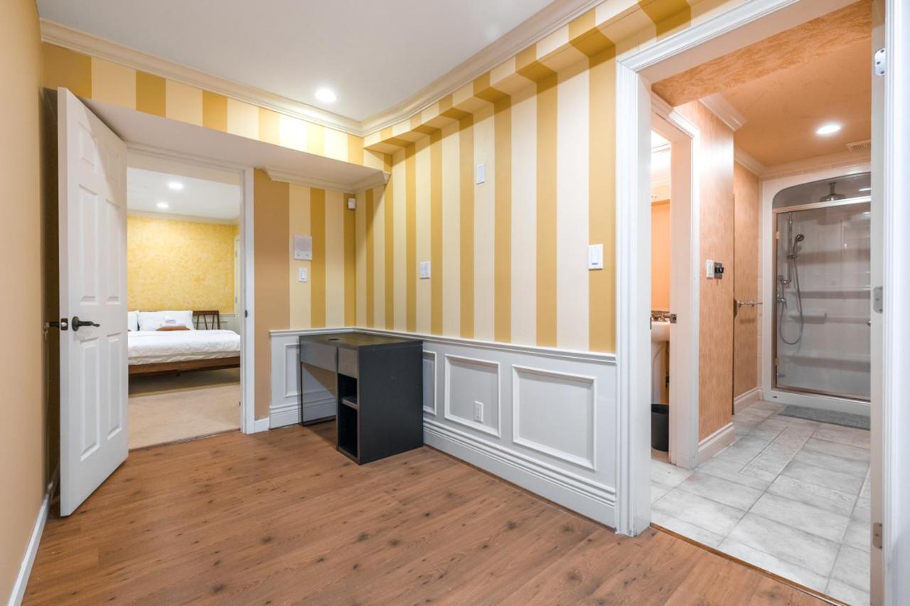 Guest house Charming Retreat On Cypress Street, Your Away From *