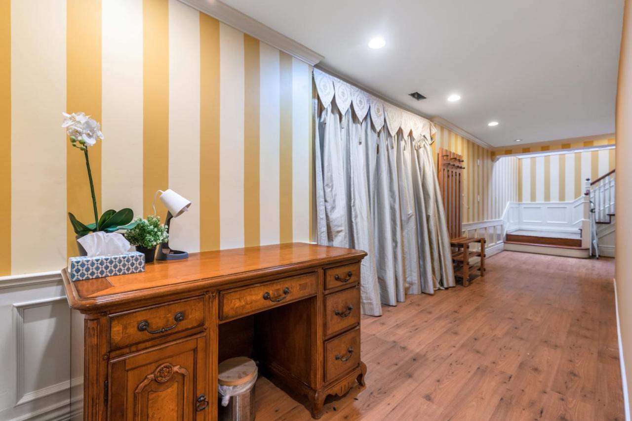 Guest house Charming Retreat On Cypress Street, Your Away From
