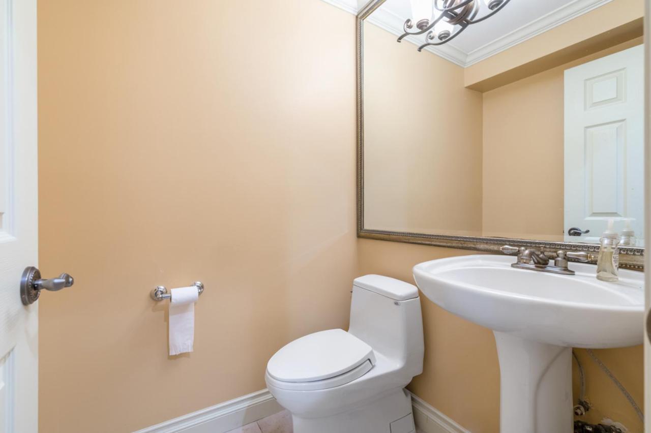 Guest house Charming Retreat On Cypress Street, Your Away From *