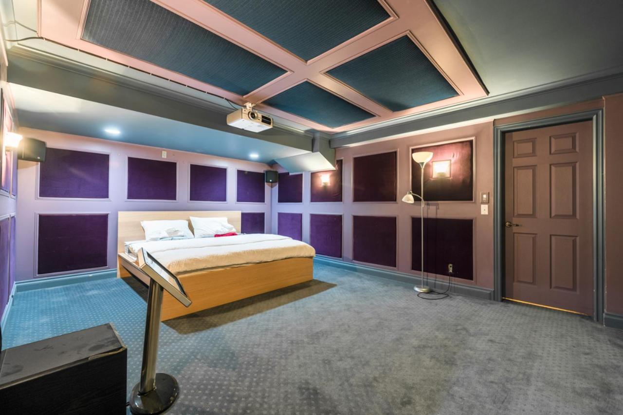 Charming Retreat On Cypress Street, Your Away From Guest house *
