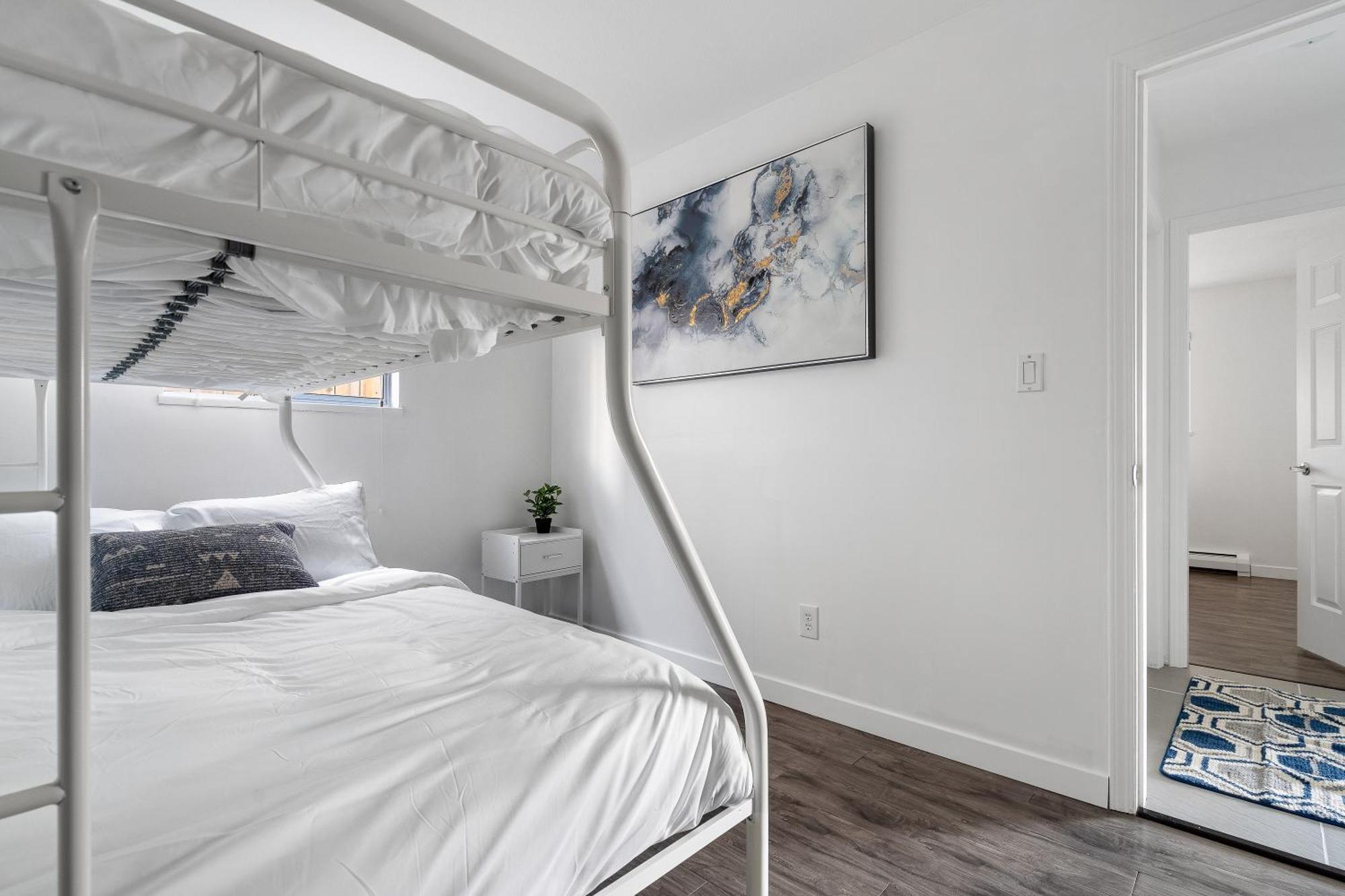 Newly Furnished Gem Near Transit *