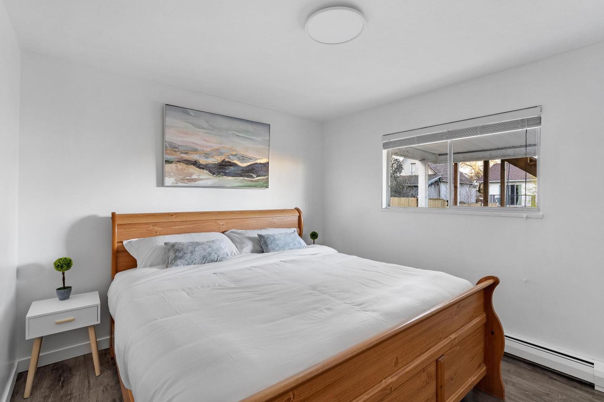 Newly Furnished Gem Near Transit Vancouver