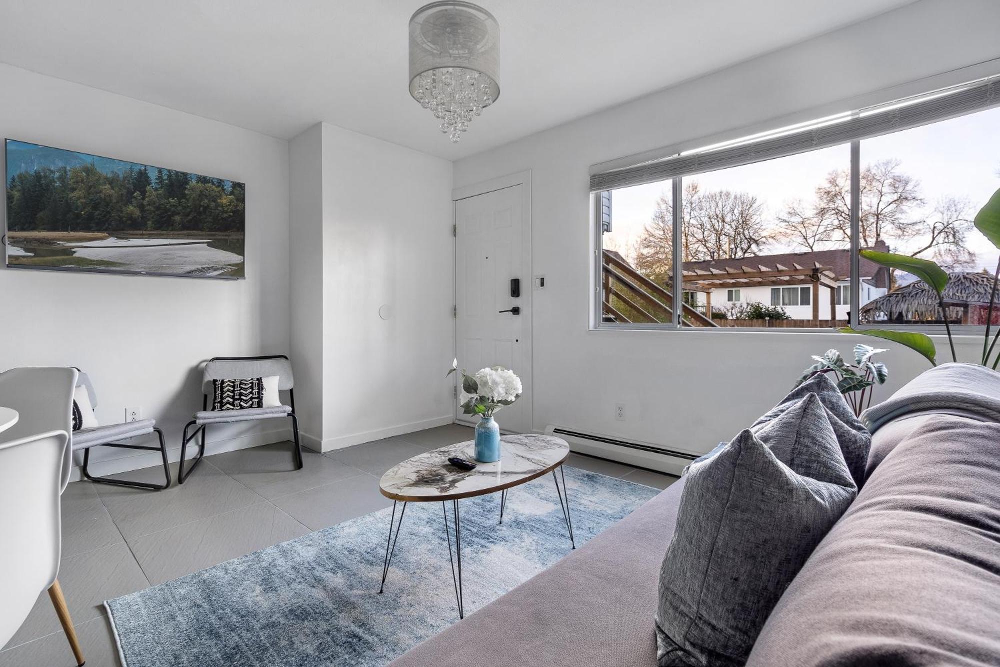 Newly Furnished Gem Near Transit Apartment Vancouver