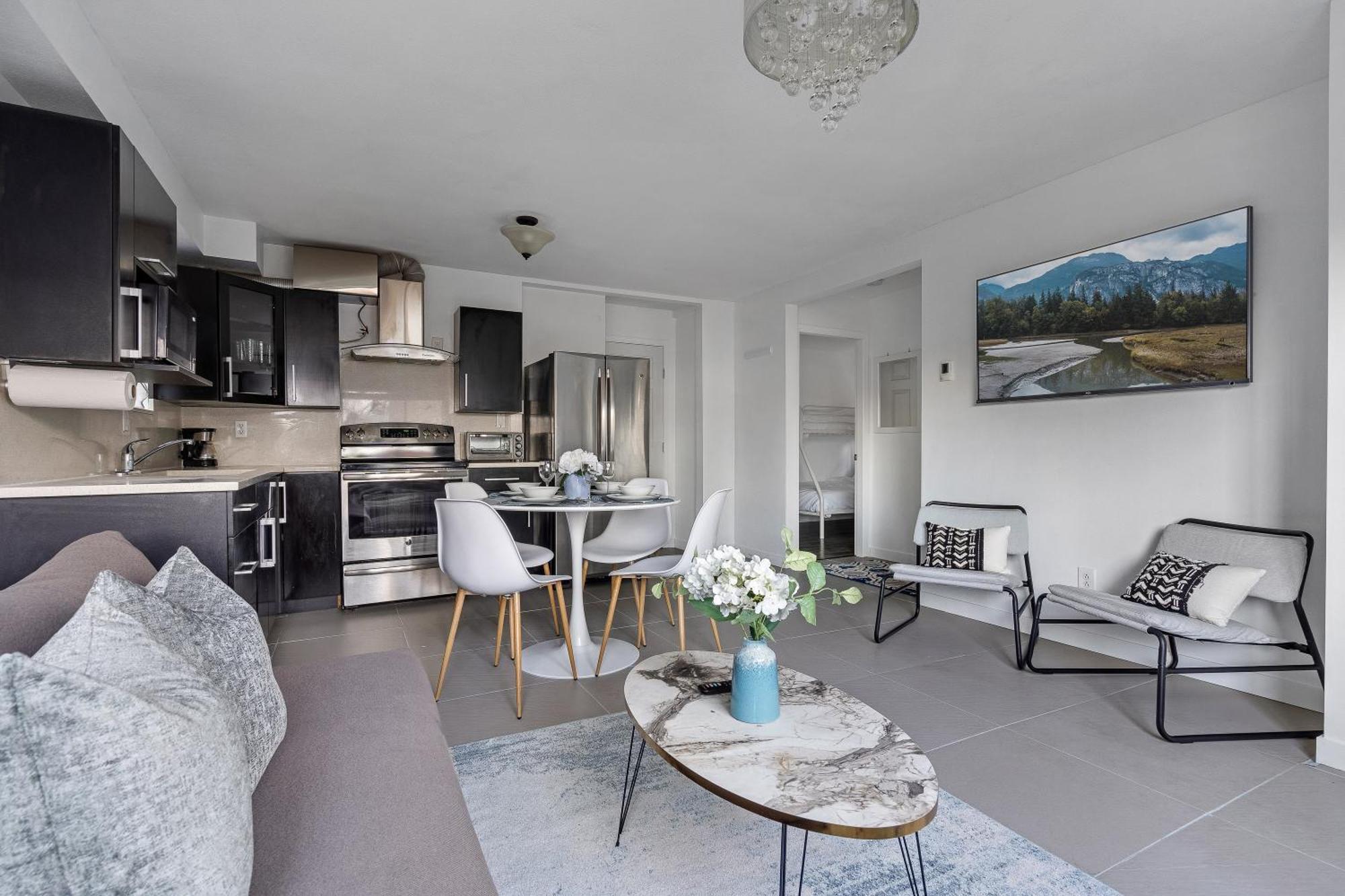 Newly Furnished Gem Near Transit Apartment