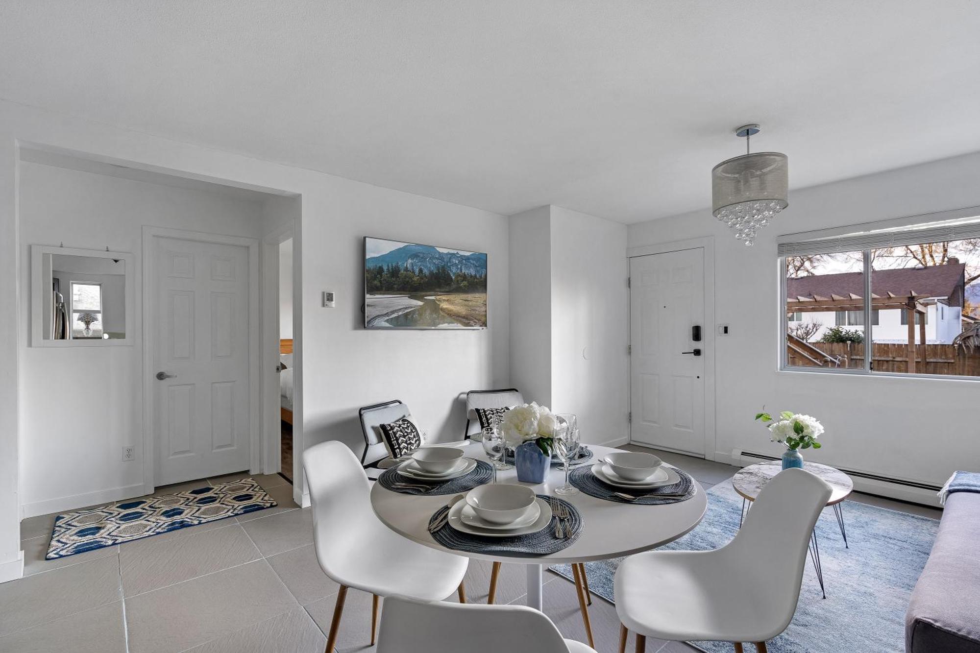 Apartment Newly Furnished Gem Near Transit Vancouver