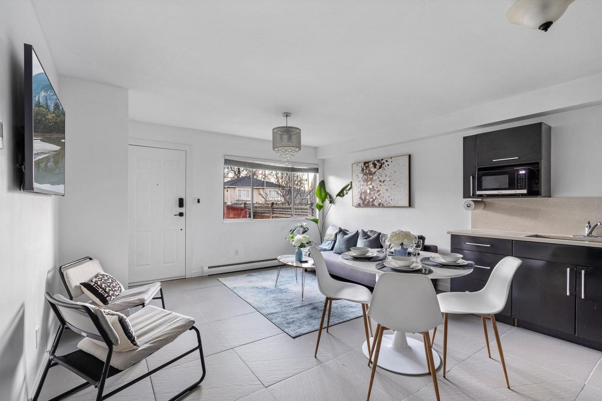 Newly Furnished Gem Near Transit *