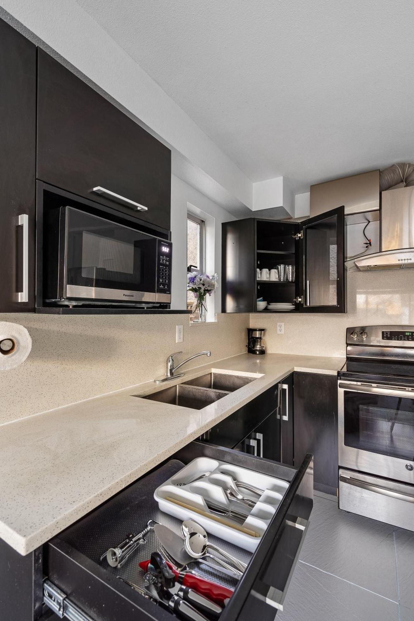 Newly Furnished Gem Near Transit