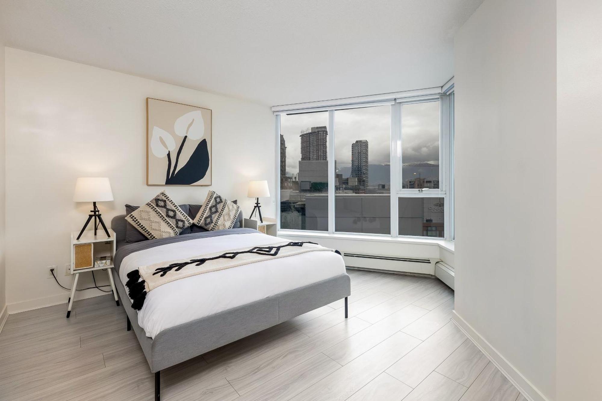 Apartment Mountain & Waterview Pool Gym Sauna Hottub Sleep 7