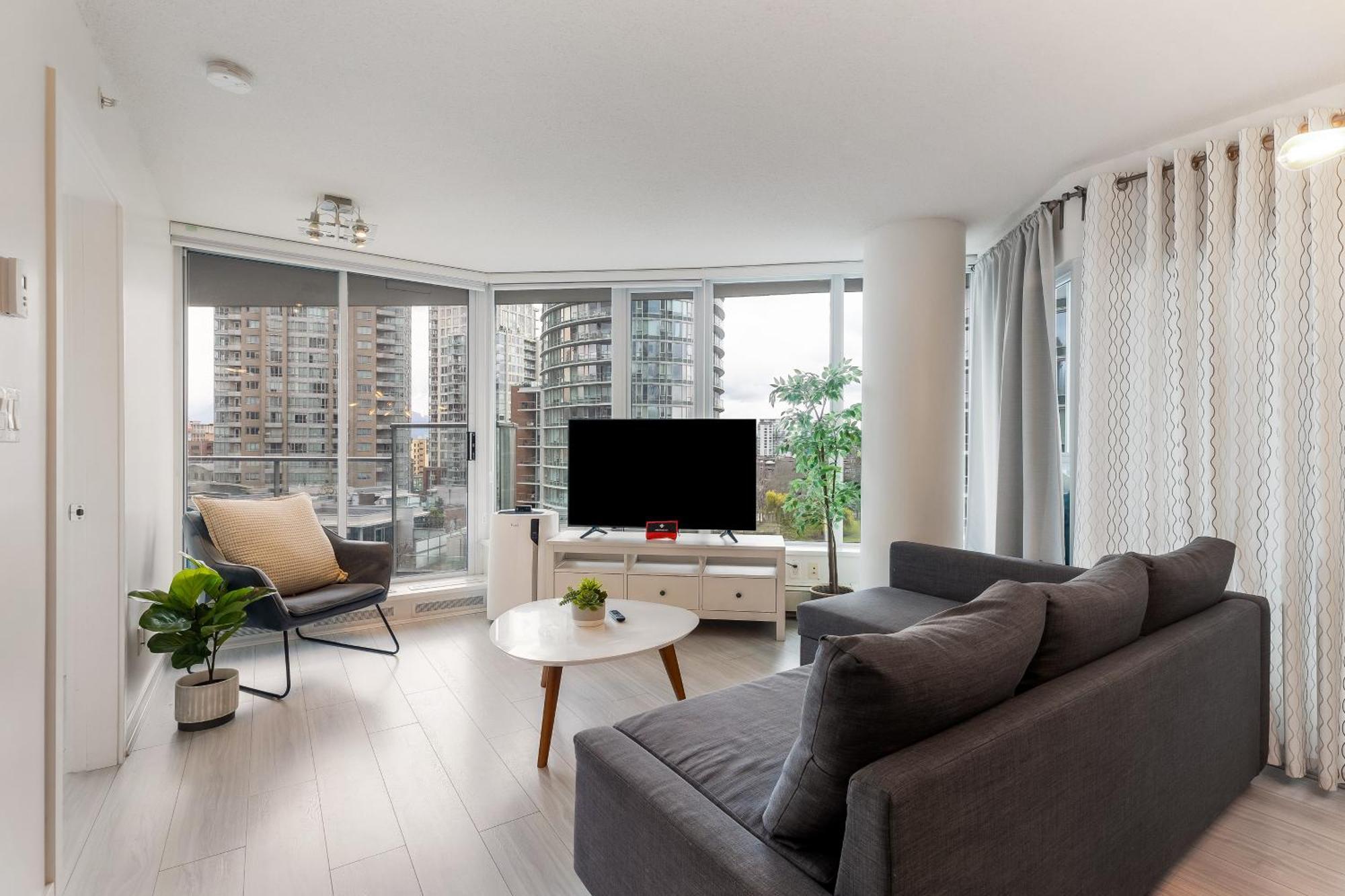 Apartment Mountain & Waterview Pool Gym Sauna Hottub Sleep 7