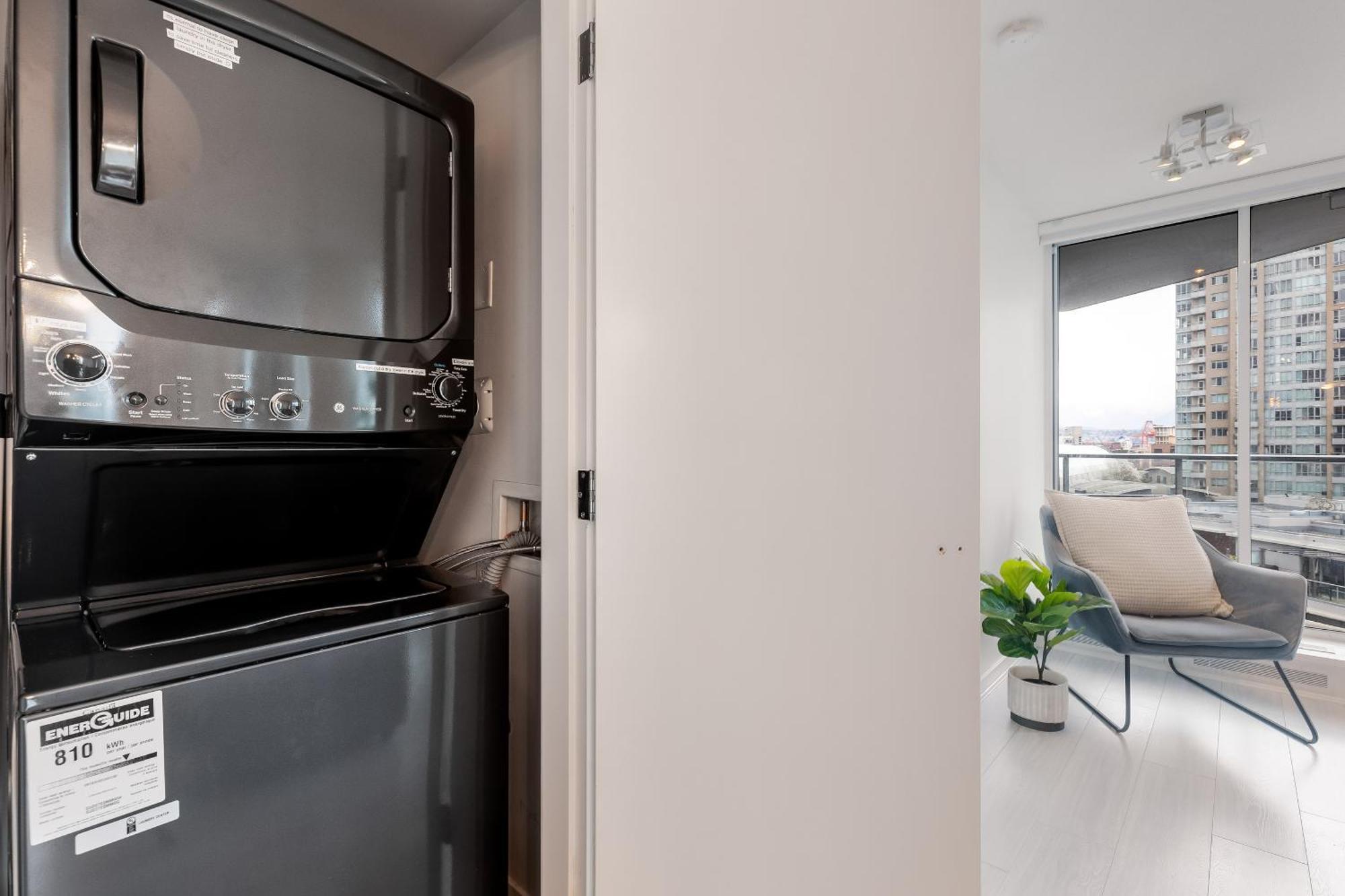 Apartment Mountain & Waterview Pool Gym Sauna Hottub Sleep 7 Vancouver
