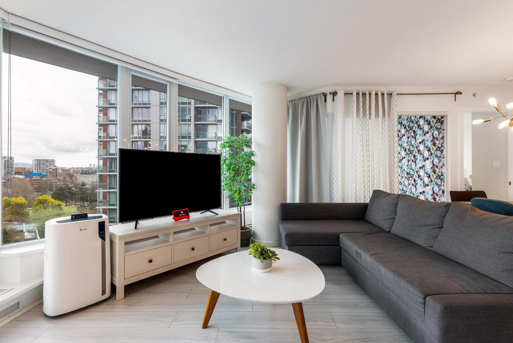 Apartment Mountain & Waterview Pool Gym Sauna Hottub Sleep 7 Vancouver