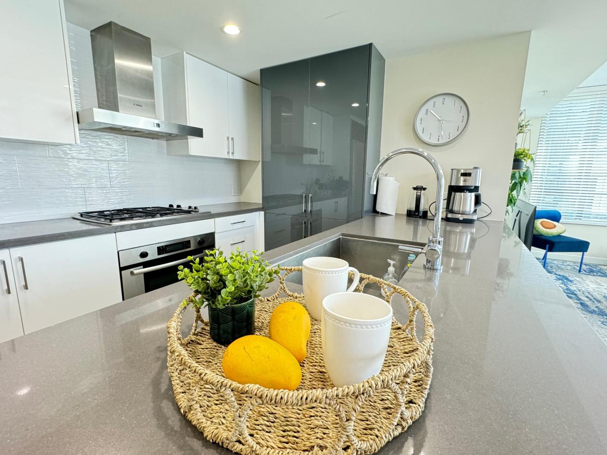 Large Central Downtown Condo, Cbd 3 Bedrooms Vancouver