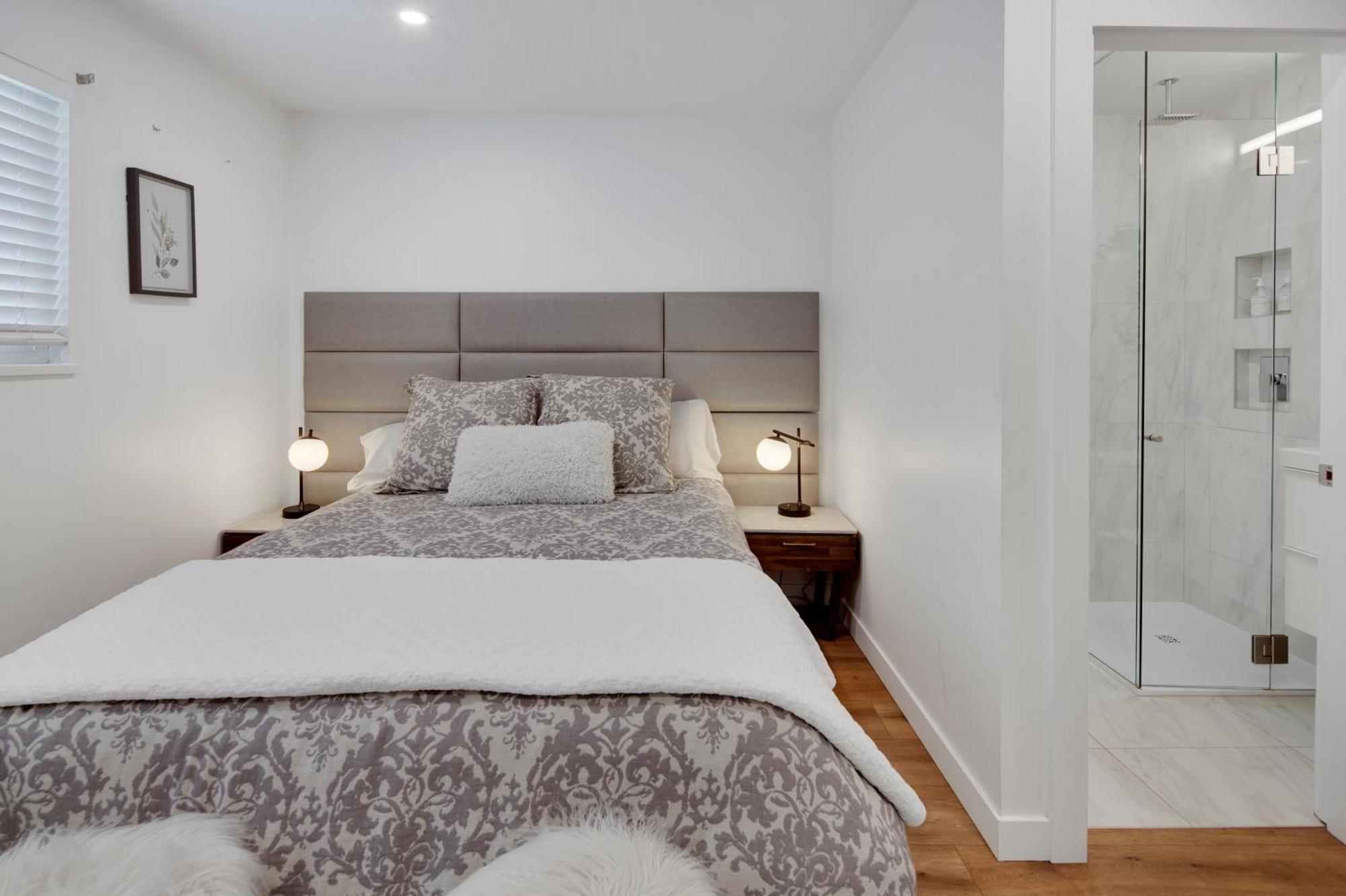 Three Bedroom On The Edge Of Downtown With Ac Apartment *