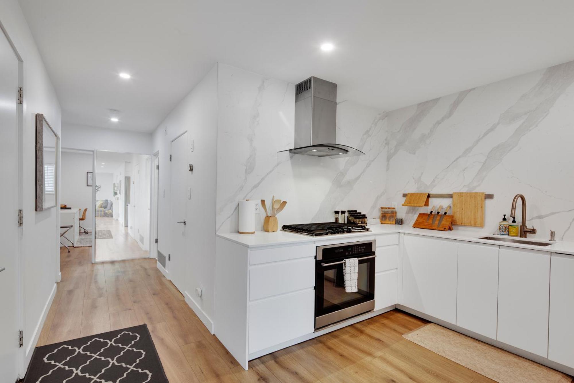 Three Bedroom On The Edge Of Downtown With Ac