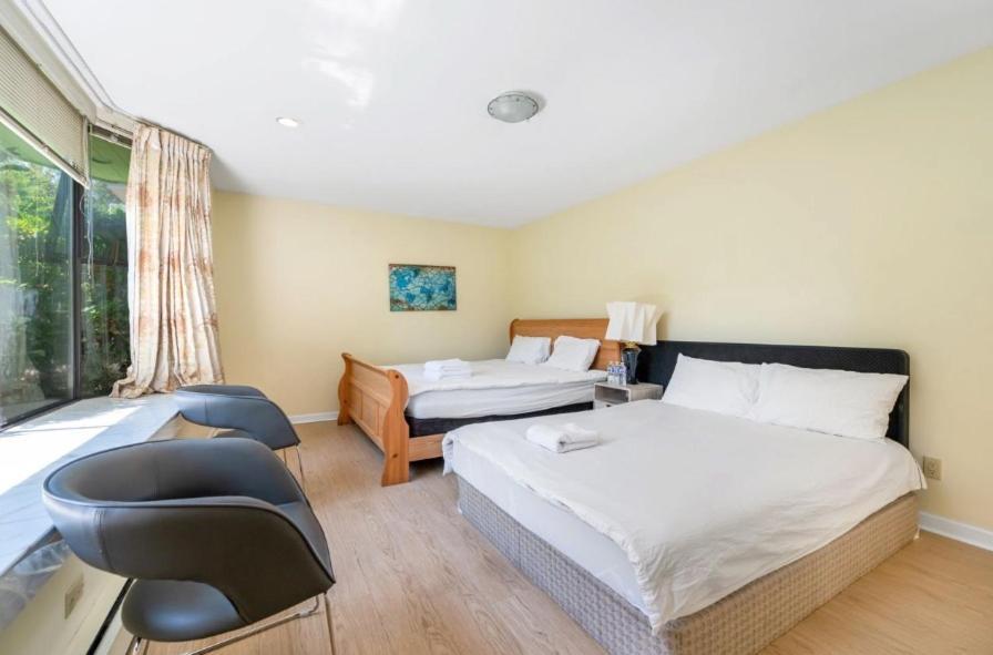 Stylish & Central Retreat - Steps From Local Attractions! Homestay