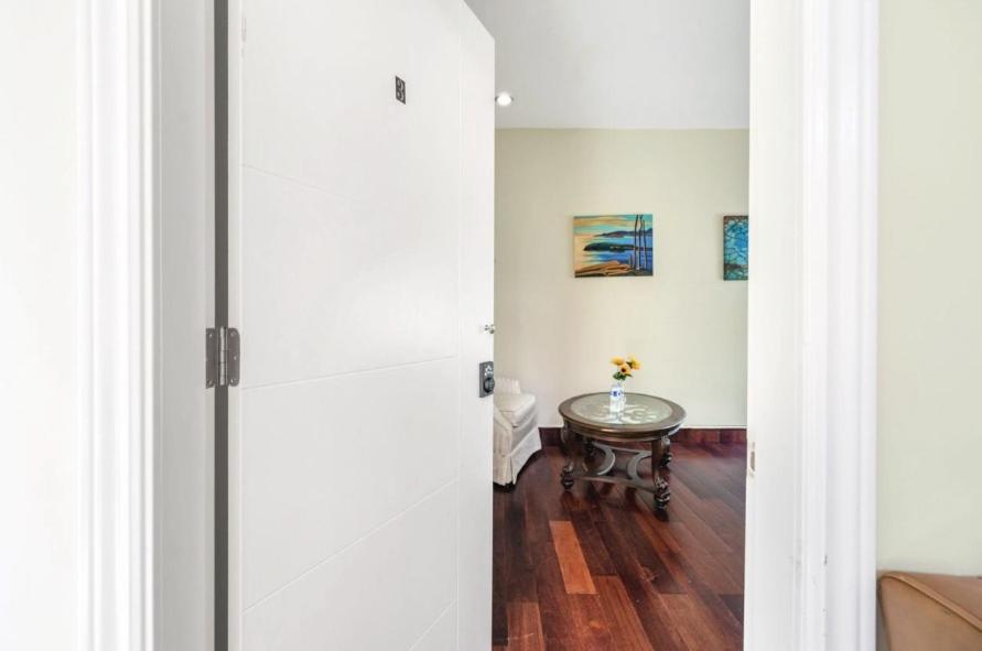 Stylish & Central Retreat - Steps From Local Attractions! Homestay *