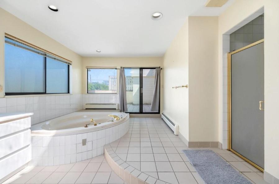Stylish & Central Retreat - Steps From Local Attractions! Vancouver