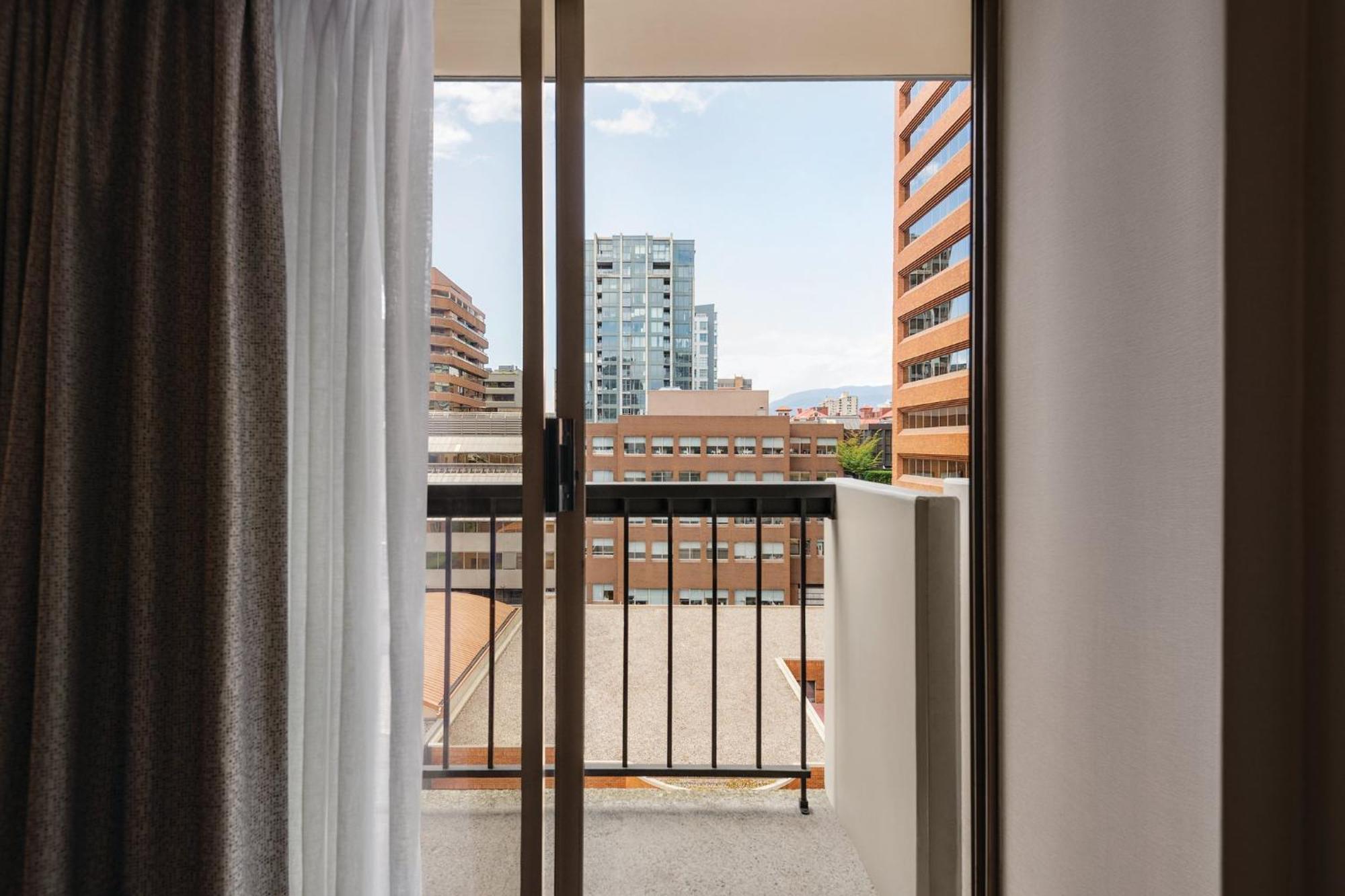 Hotel & Downtown By Ihg Vancouver