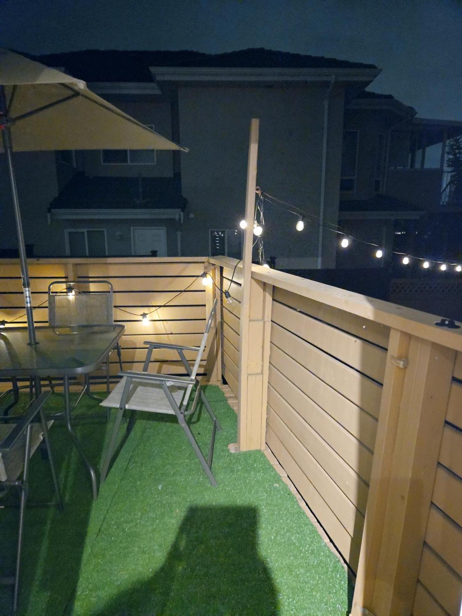 Homestay Cozy Stylish Black & White Design In The Heart Of Vancouver! Private Parking, Self Check-in & Just 4 Mins To Metrotown! Vancouver