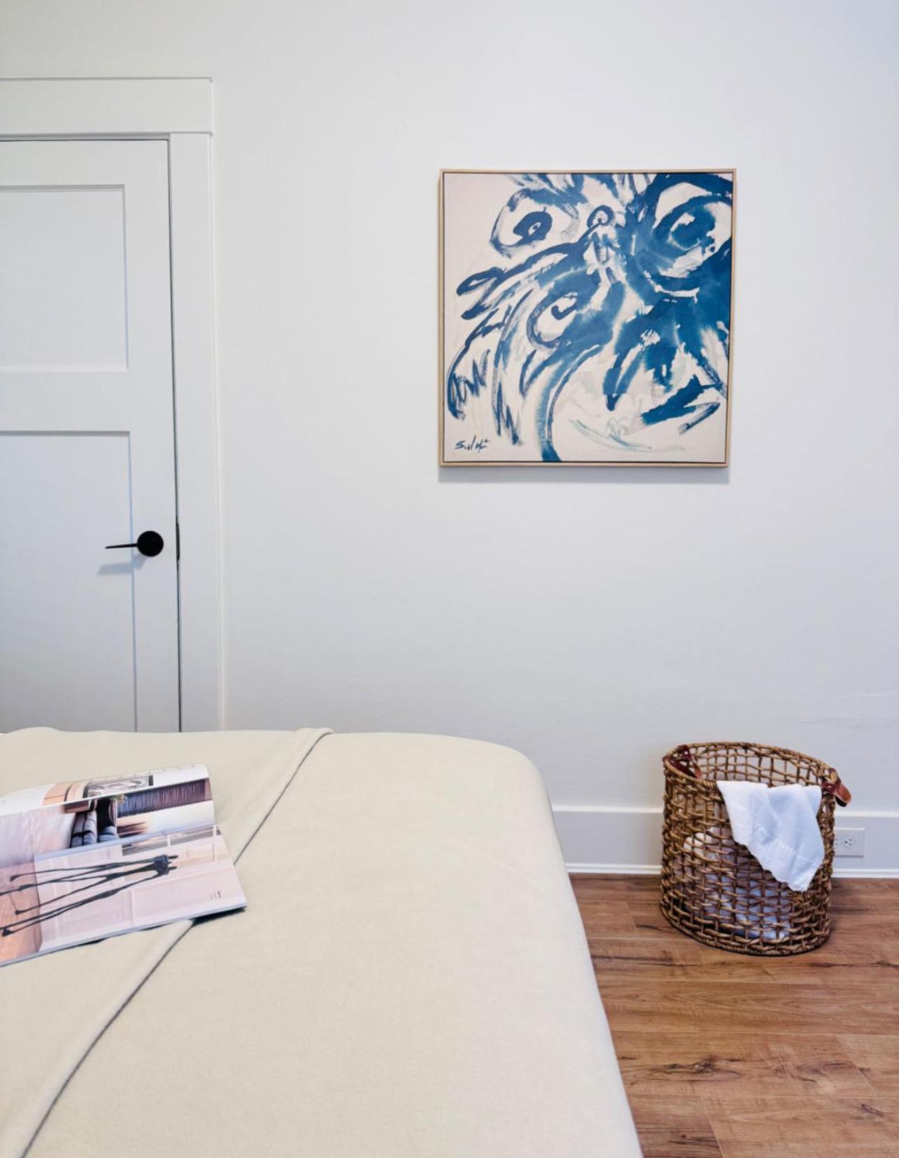 Deluxe Queen Bedroom With Bathroom In West Guest house *