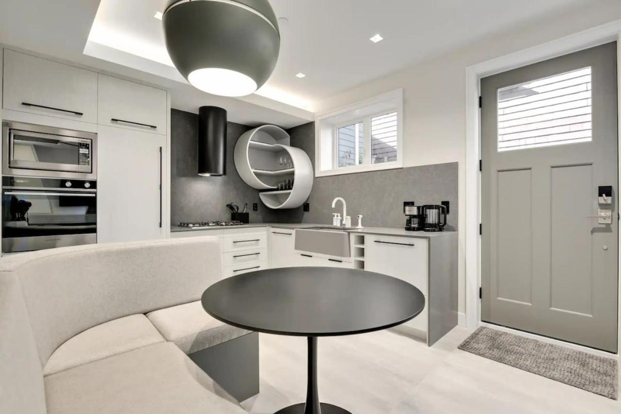 Designer 2br In Downtown Steps From Sunset * Vancouver