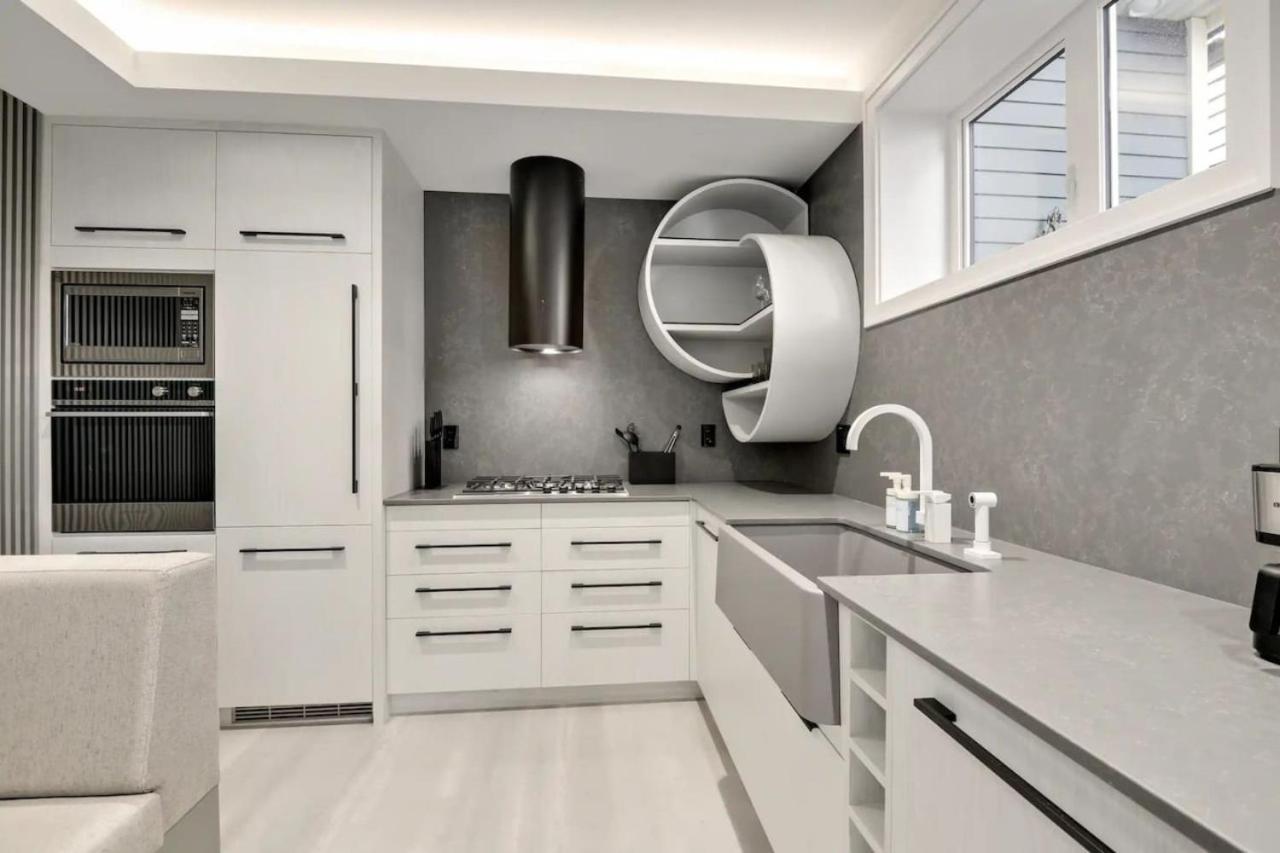 Designer 2br In Downtown Steps From Sunset Apartment