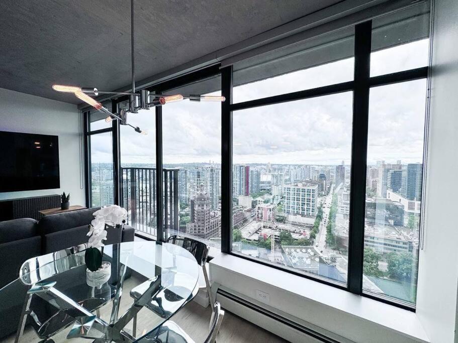 Skyview, 40th Floor 2 Bedroom In Downtown Apartment *
