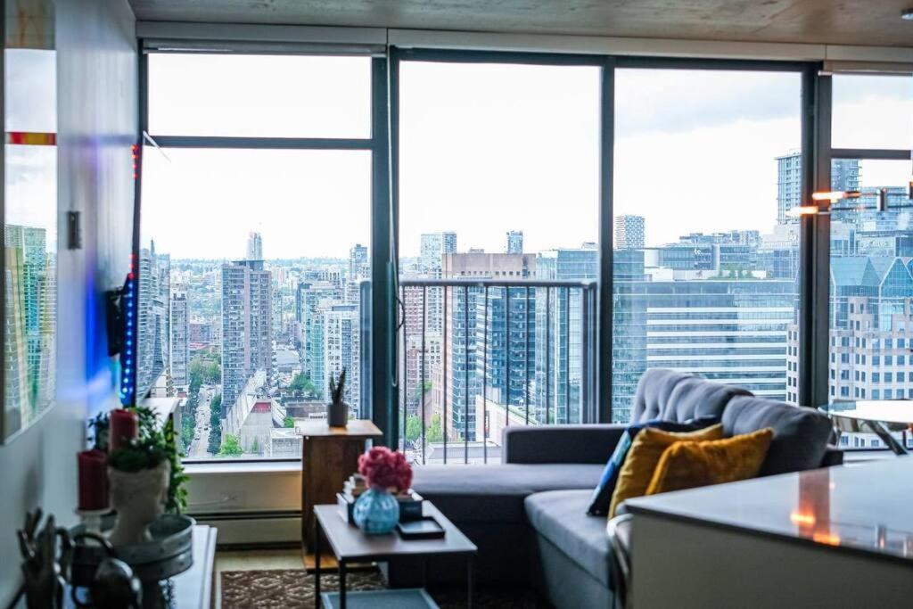 Skyview, 40th Floor 2 Bedroom In Downtown * Vancouver