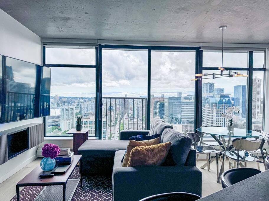Skyview, 40th Floor 2 Bedroom In Downtown Vancouver