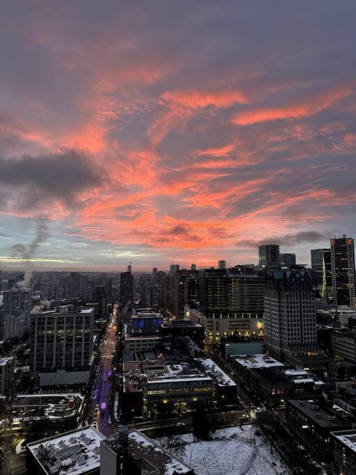 Skyview, 40th Floor 2 Bedroom In Downtown Apartment