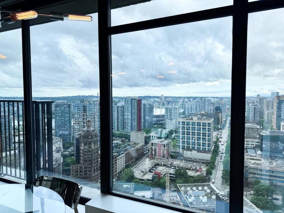 Skyview, 40th Floor 2 Bedroom In Downtown