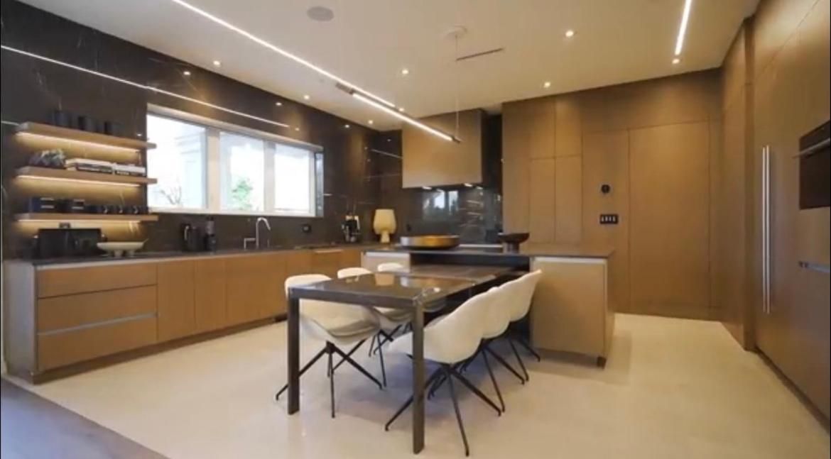 Homestay Luxury Modern New House In Vancouver