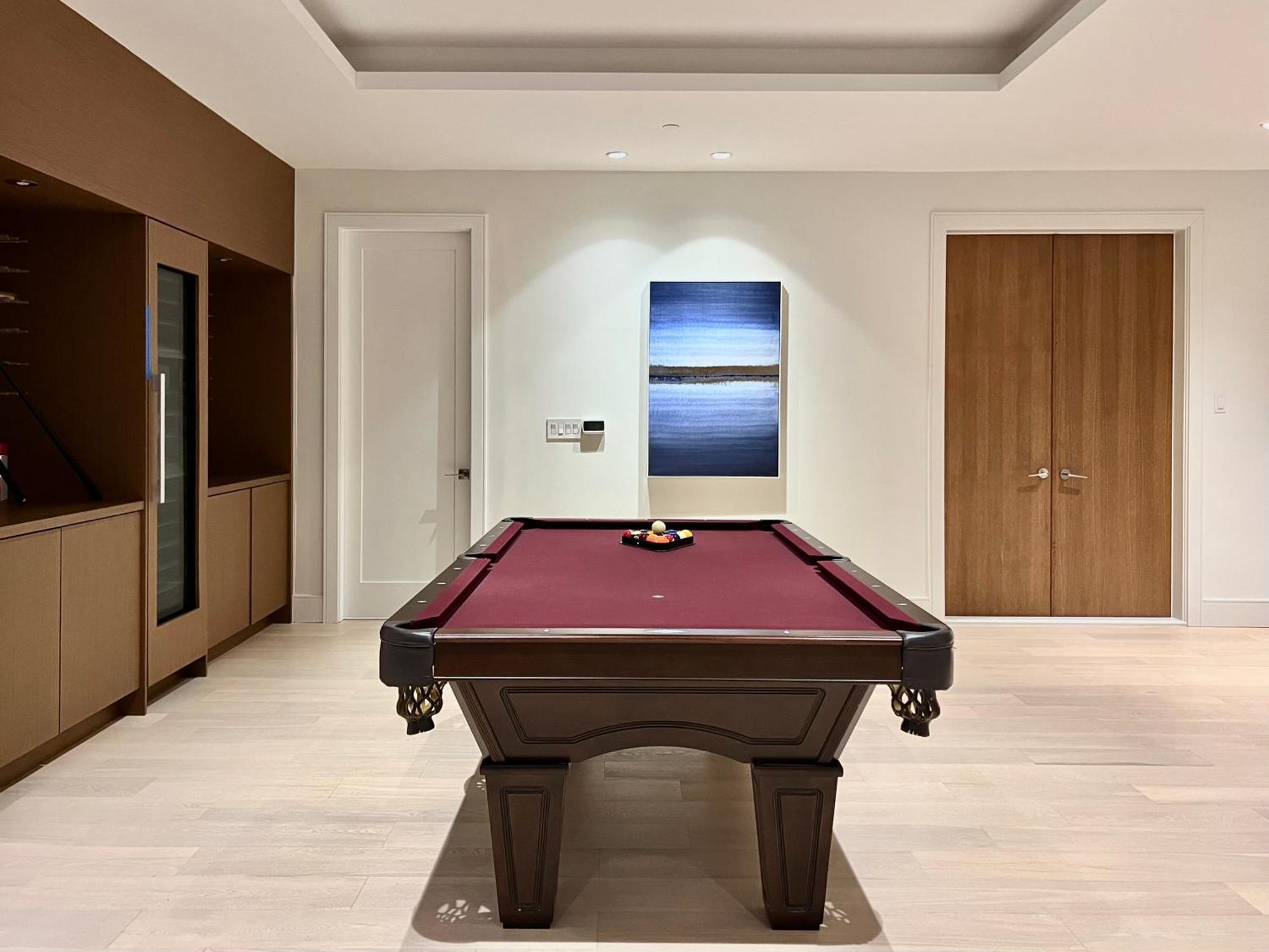 King Size Bedroom With Private Bath & Living Homestay Vancouver