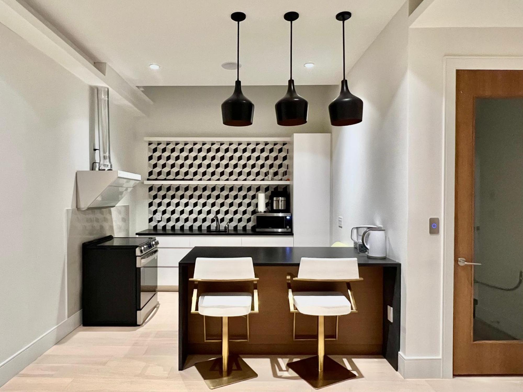 King Size Bedroom With Private Bath & Living Vancouver