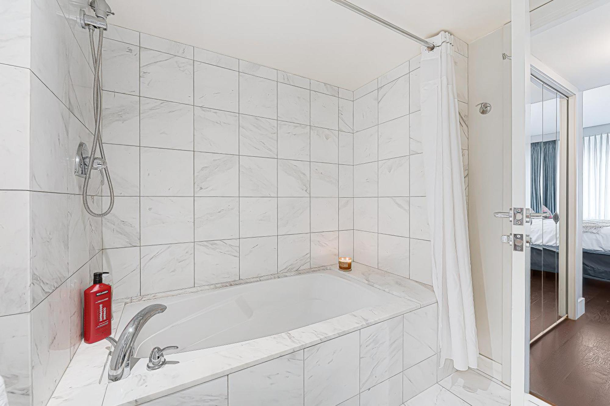 Apartment Bright And Spacious 2 Bedroom On Coal Harbors Waterfront Vancouver