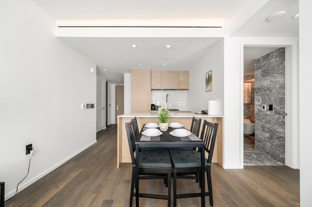 Luxury High-rise With Stunning Views Apartment