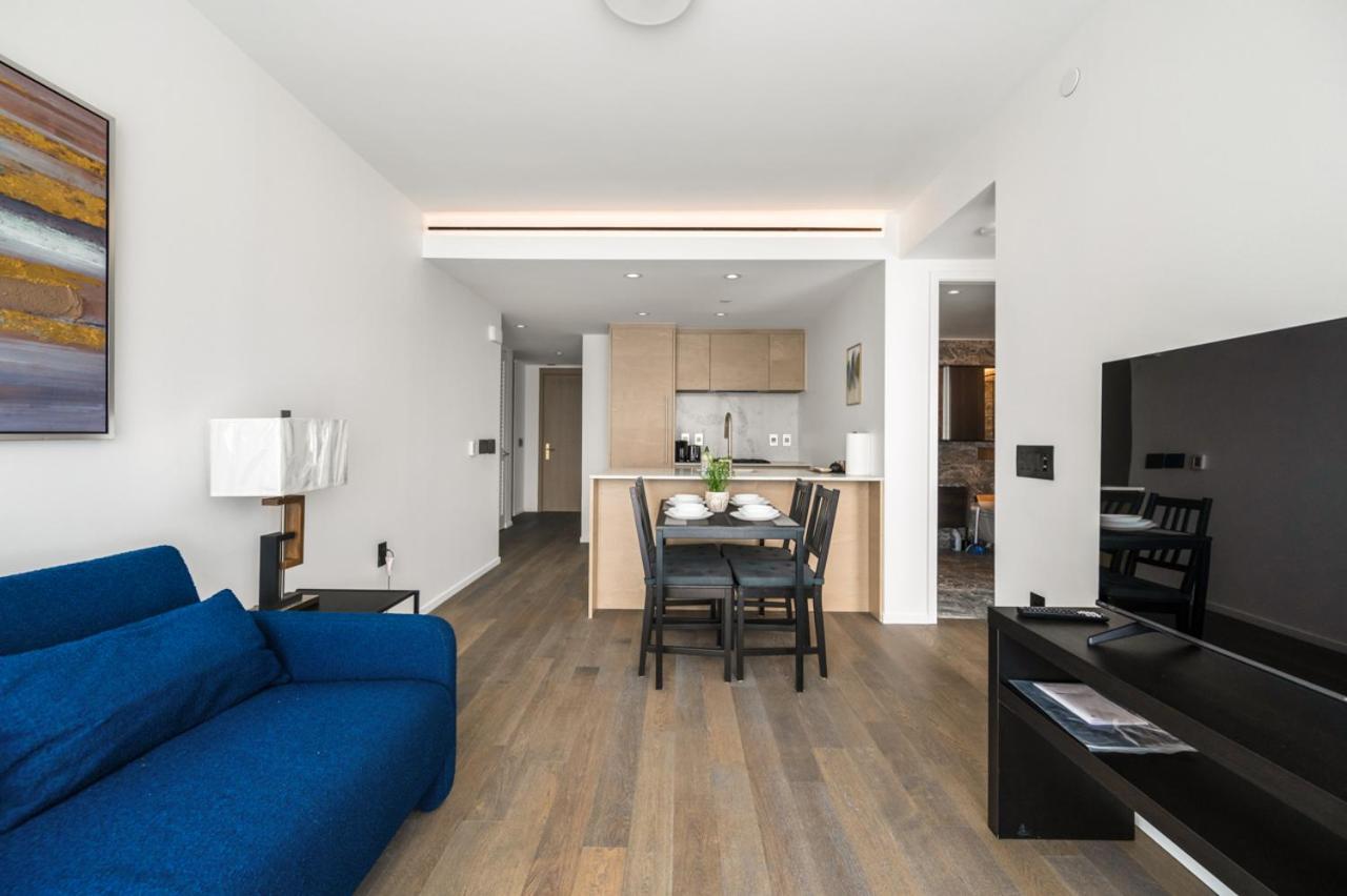Luxury High-rise With Stunning Views Apartment *