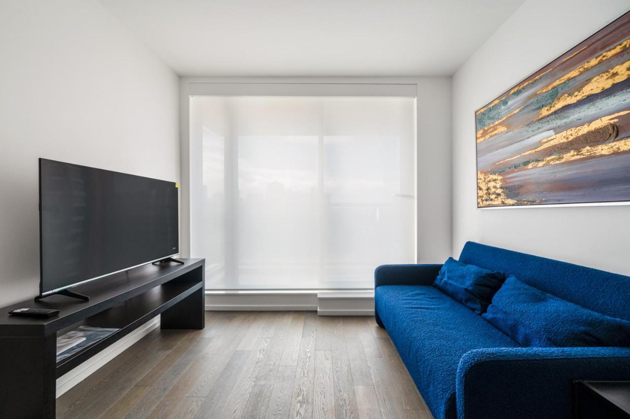 Apartment Luxury High-rise With Stunning Views *